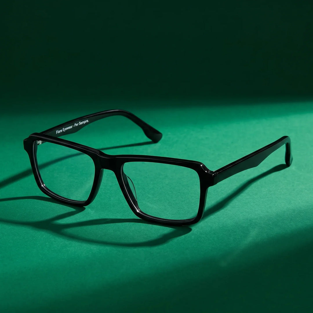 Anteojos Fiore 1038 en negro – still life on a seamless emerald studio backdrop