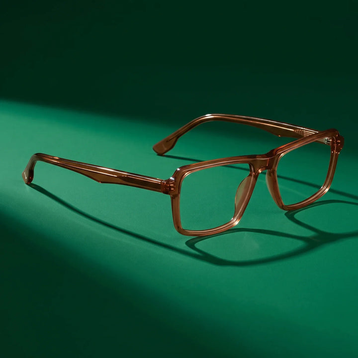 Anteojos Fiore 1038 en café – still life on a seamless emerald studio backdrop
