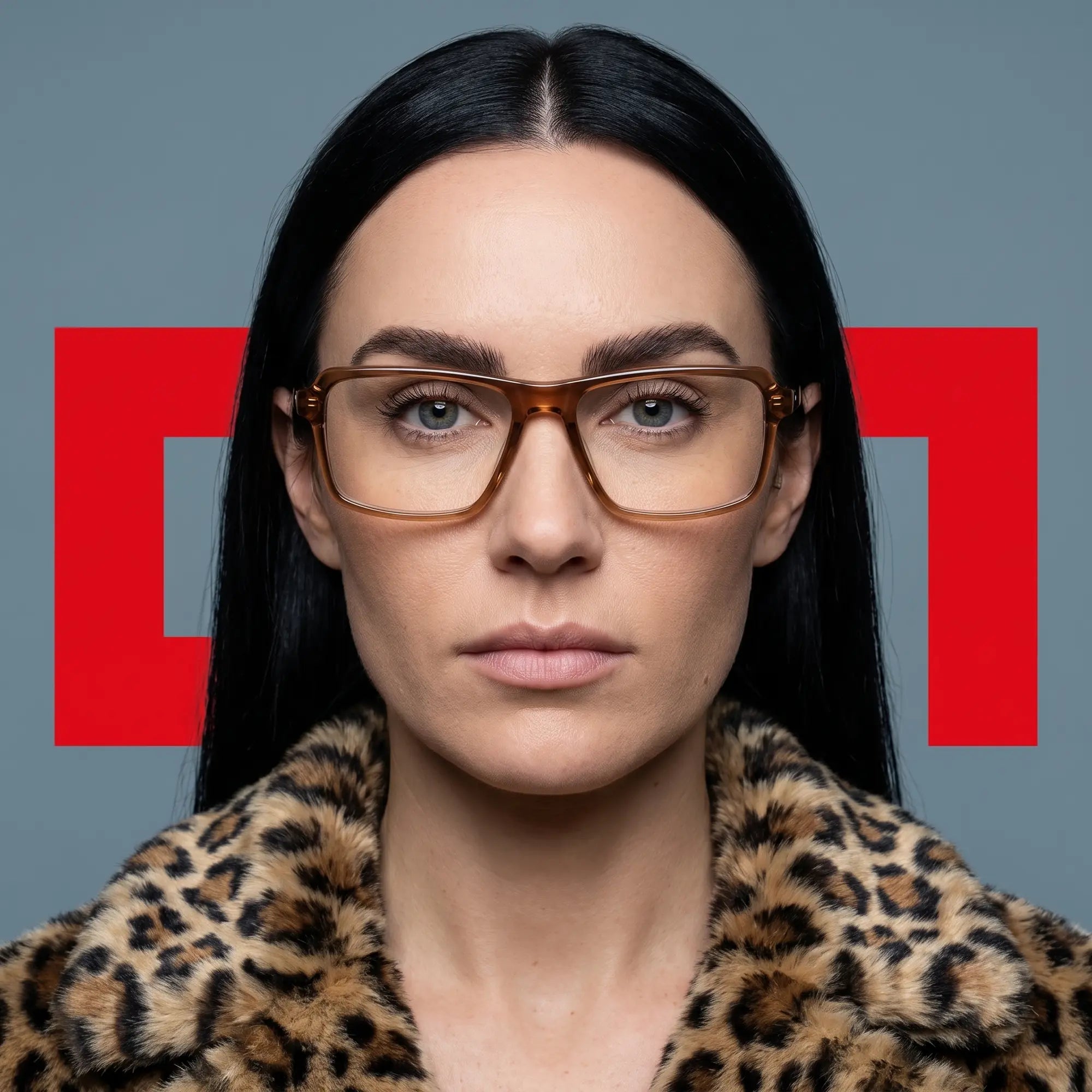 Anteojos Fiore 1038 en café, en modelo – retrato de campaña, studio portrait with sculptural styling
