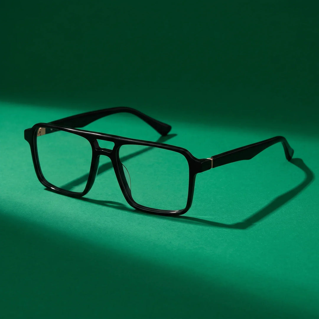Anteojos Fiore 1039 en negro – still life on a seamless emerald studio backdrop