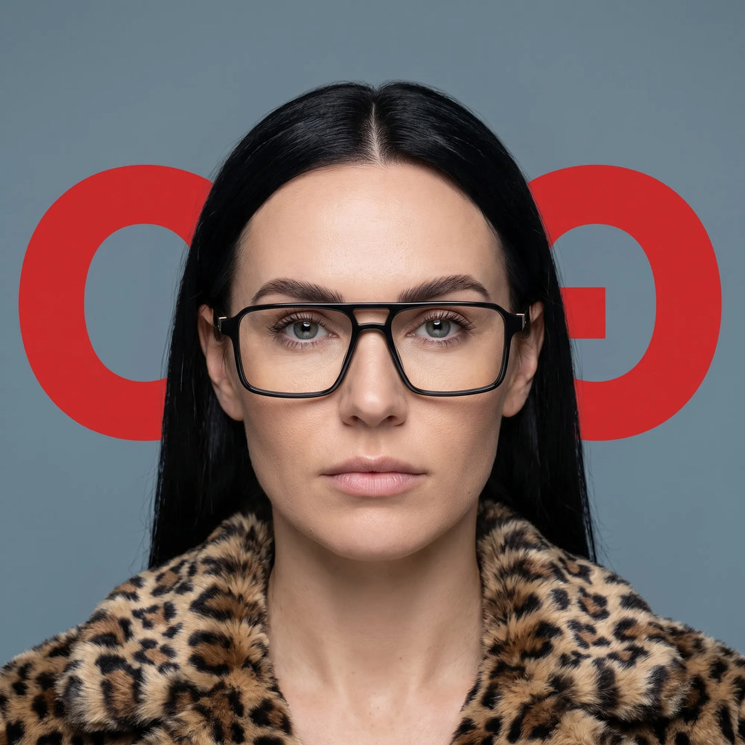 Anteojos Fiore 1039 en negro, en modelo – retrato de campaña, studio portrait with sculptural styling