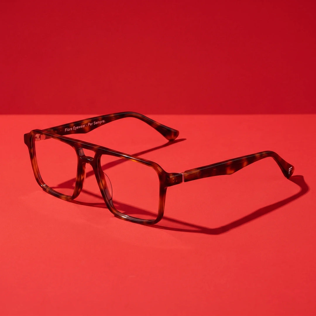 Anteojos Fiore 1039 en tortoiseshell – hero still life against a deep vivid red backdrop
