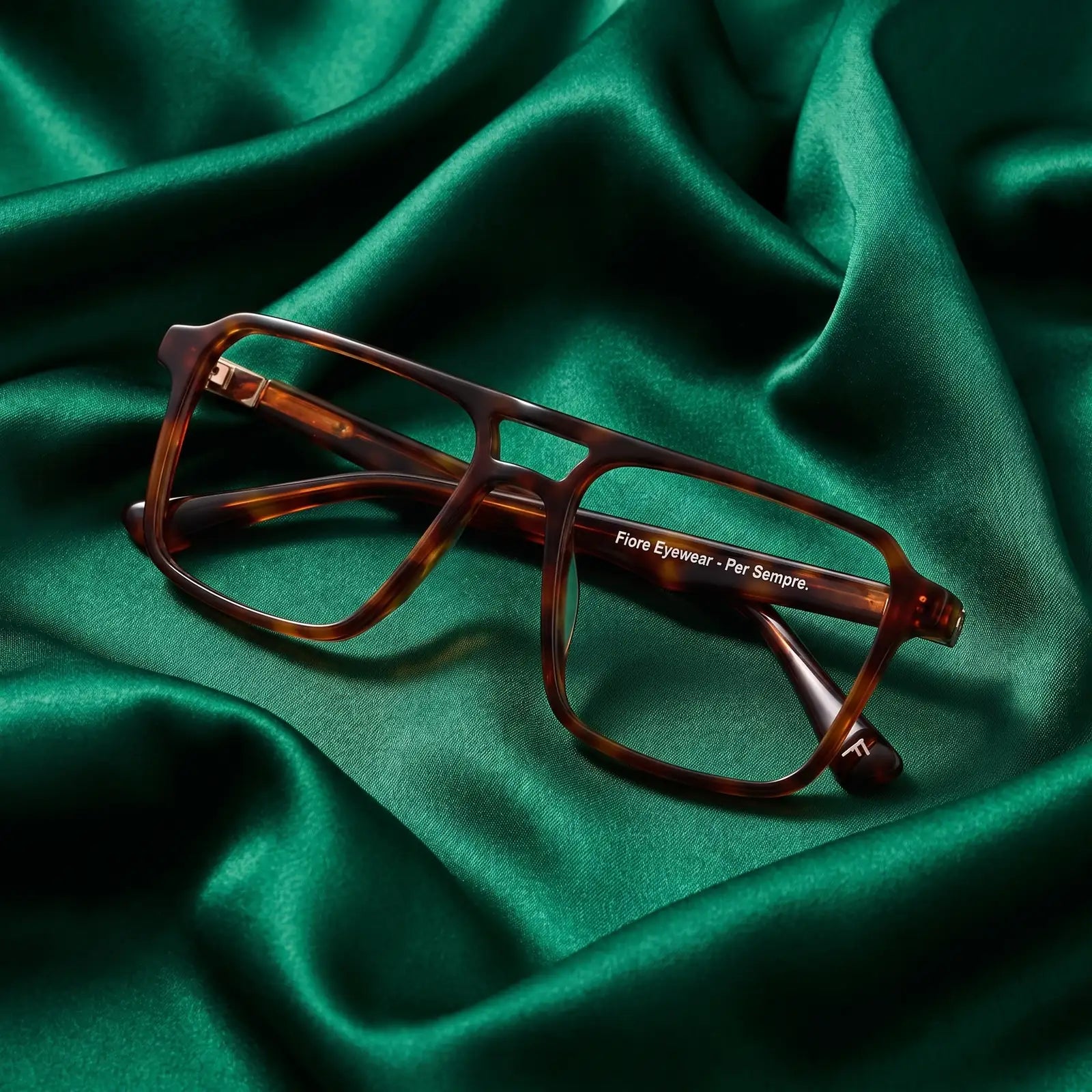 Anteojos Fiore 1039 en tortoiseshell – envuelto en seda esmeralda fluida