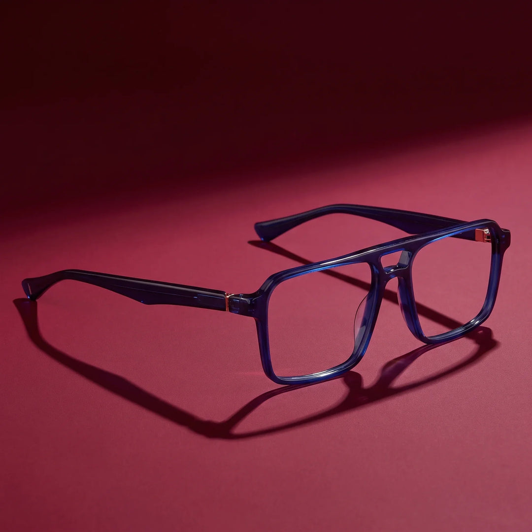 Anteojos Fiore 1039 en azul – editorial still life on a saturated burgundy set