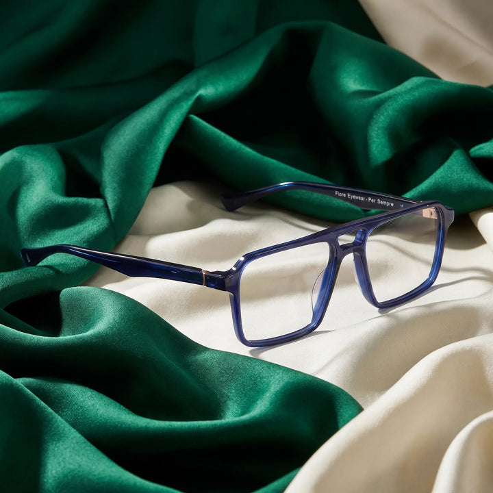 Anteojos Fiore 1039 en azul – resting on draped emerald and ivory silk