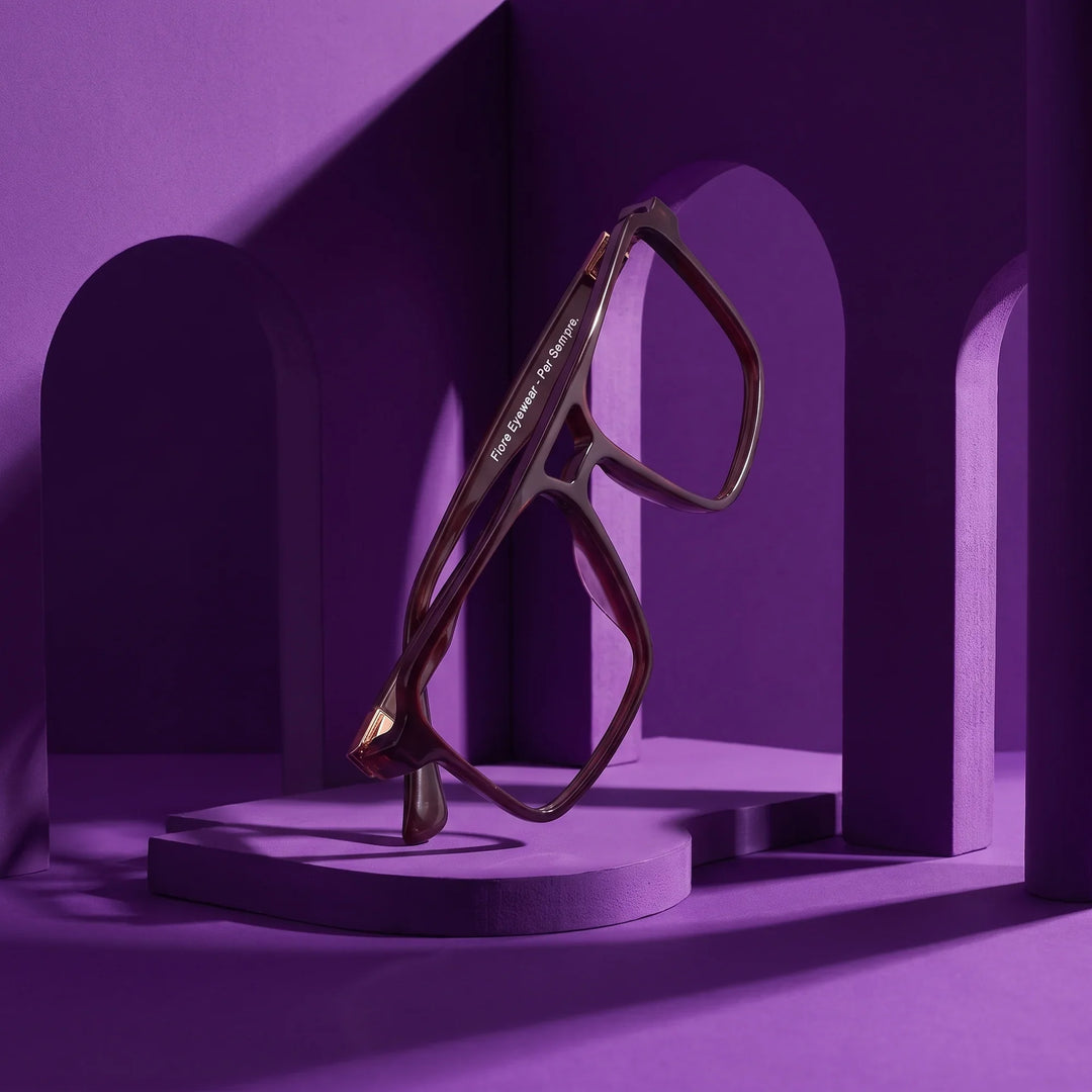 Anteojos Fiore 1039 en café – still life among monochrome violet arches