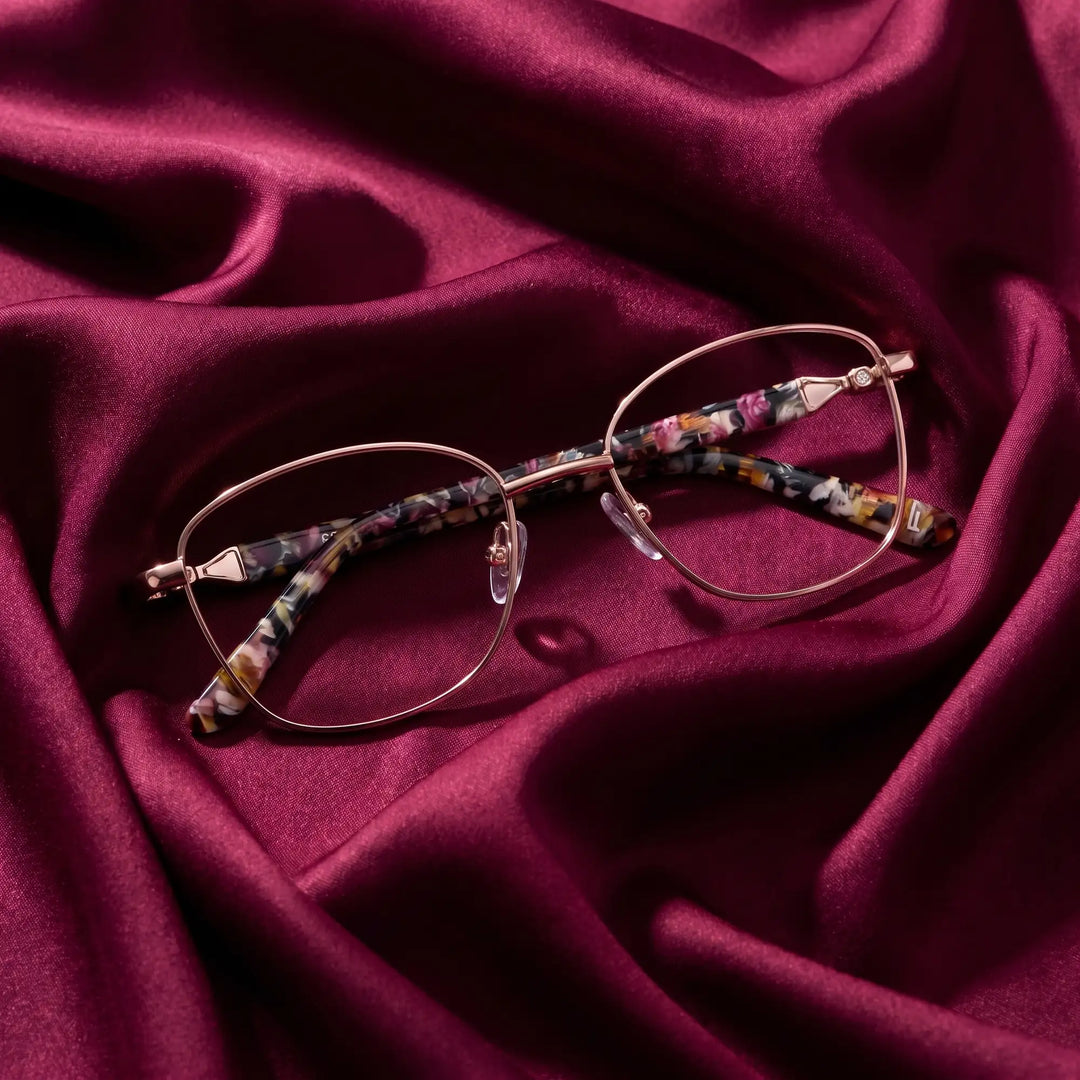 Anteojos Fiore 2208 en café carey – nested in flowing burgundy silk