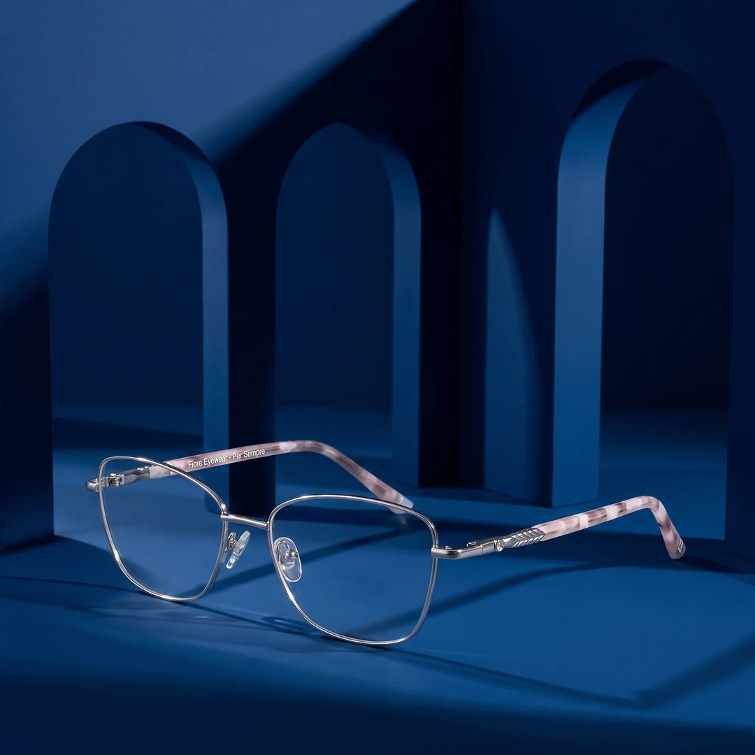 Anteojos Fiore 2210 en silver black – still life among monochrome midnight blue arches