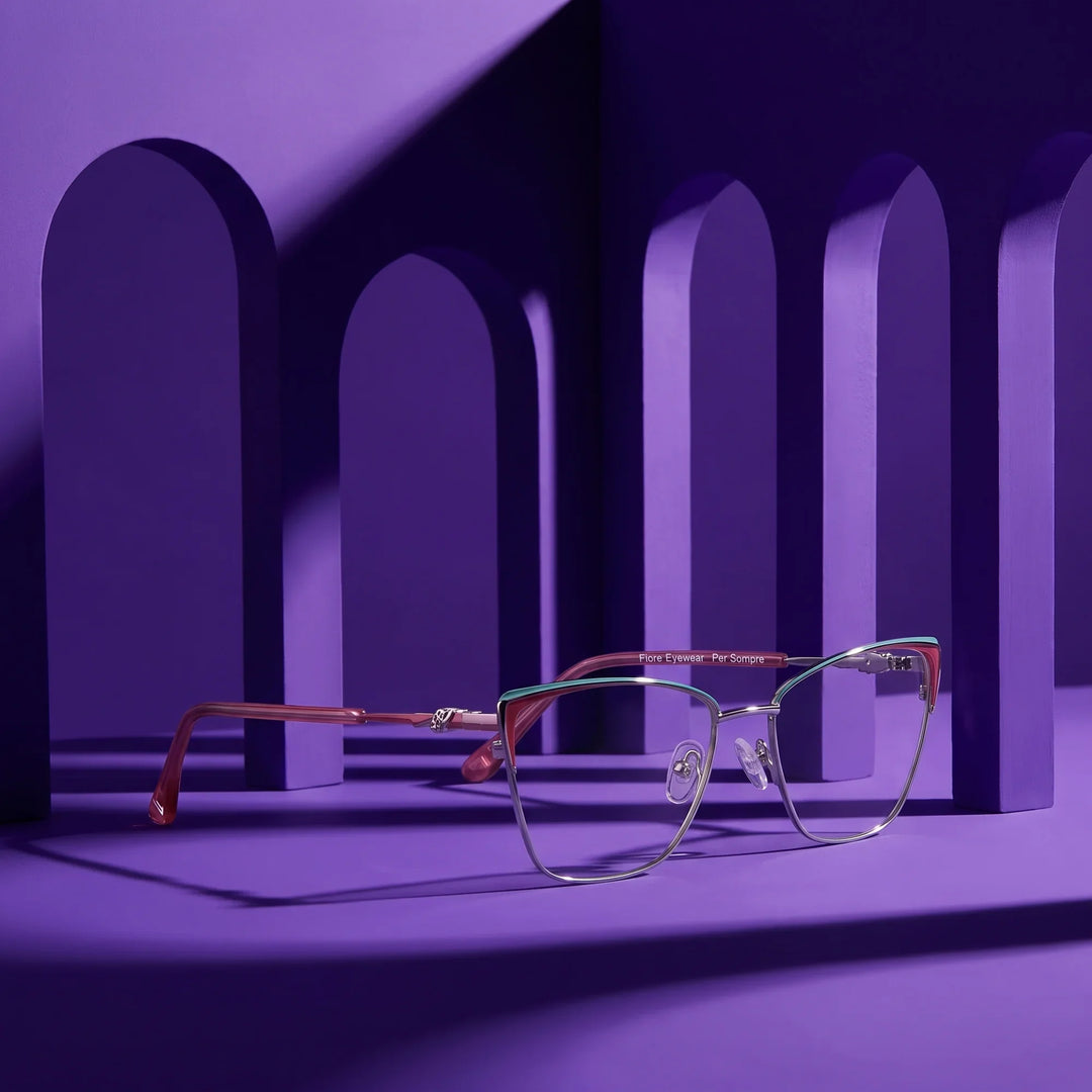 Anteojos Fiore 3839 en red gun – still life among monochrome violet arches