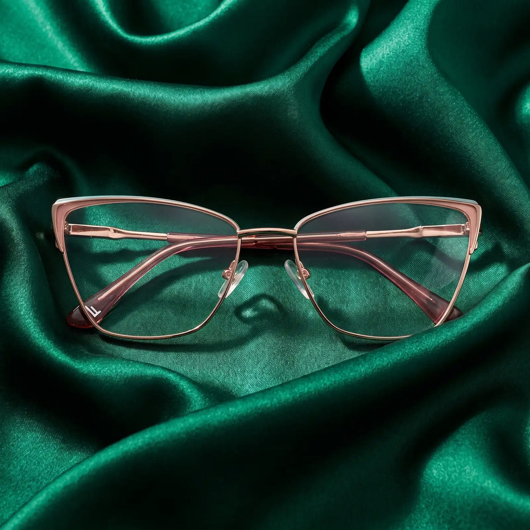 Anteojos Fiore 3839 en pink gold – envuelto en seda esmeralda fluida