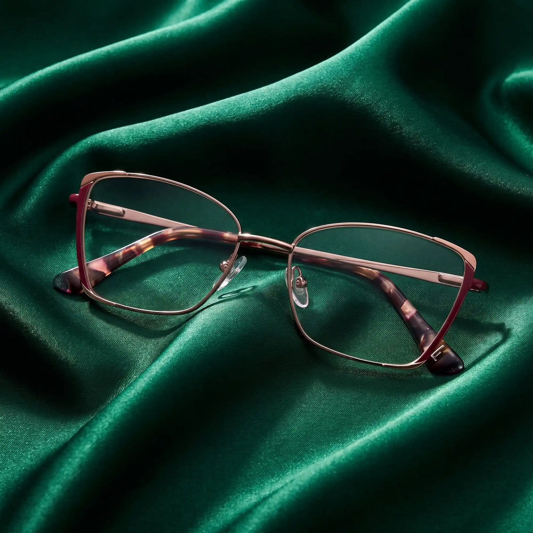Anteojos Fiore 3916 en morado rosado plateado – envuelto en seda esmeralda fluida
