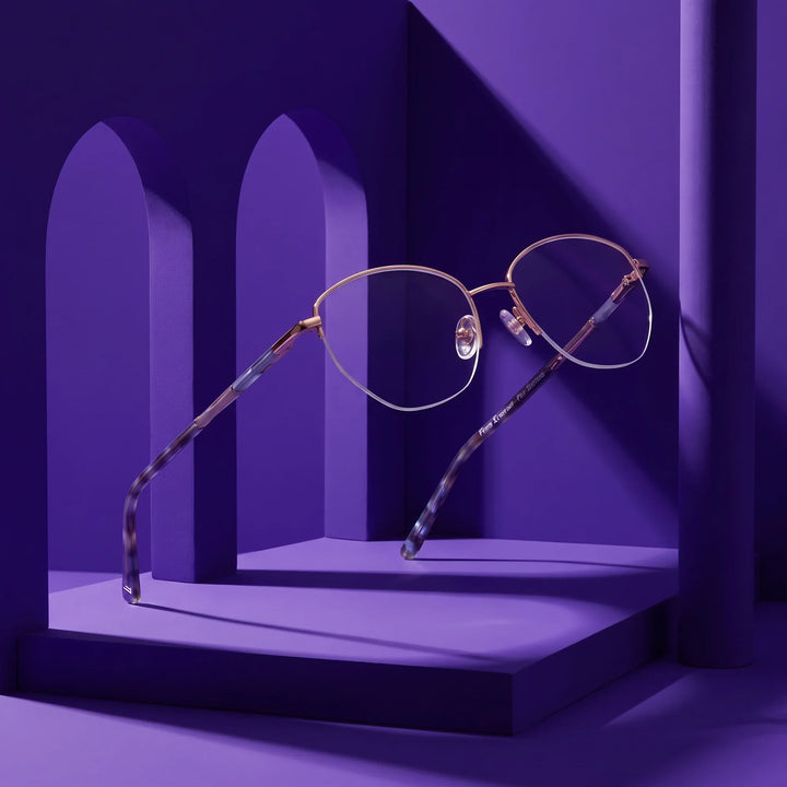 Anteojos Fiore 3921 en grey brown – still life among monochrome violet arches