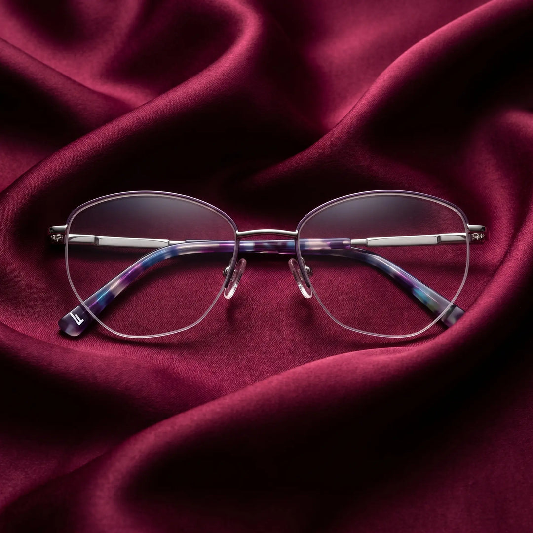 Anteojos Fiore 3921 en purple silver – nested in flowing burgundy silk