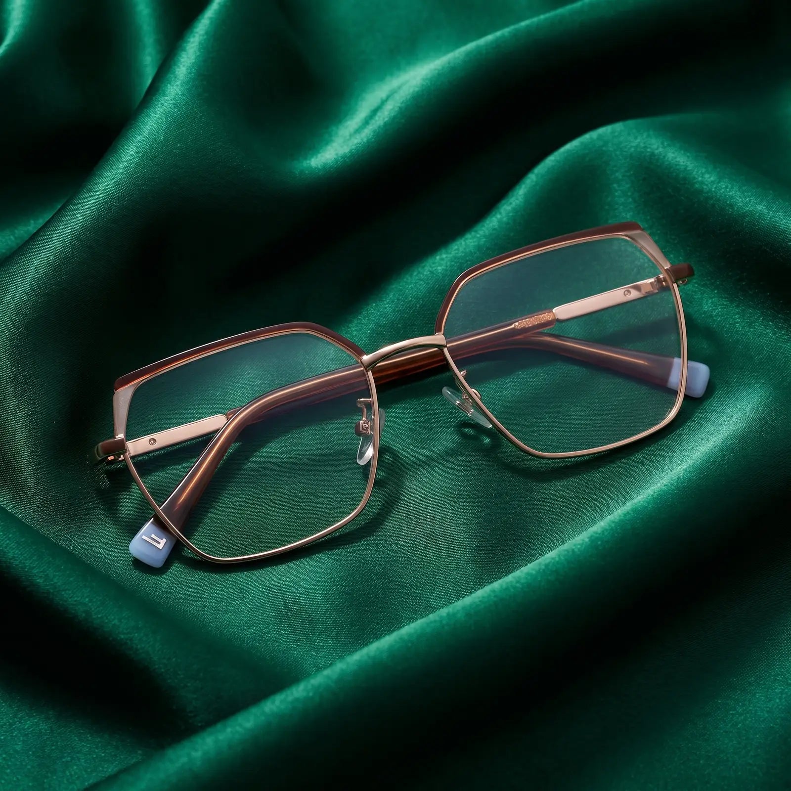 Anteojos Fiore 3971 en brown gold – envuelto en seda esmeralda fluida