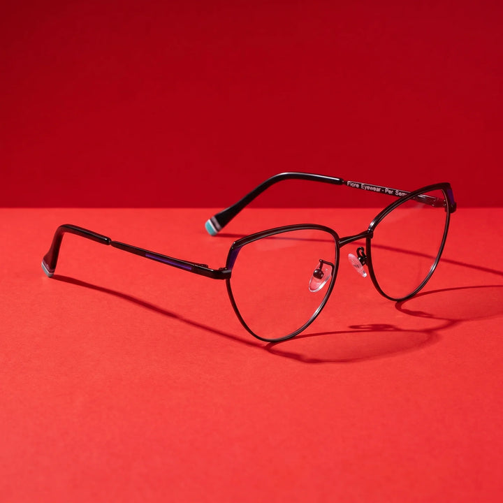 Anteojos Fiore 3983 en black blue – editorial still life on a saturated vivid red set