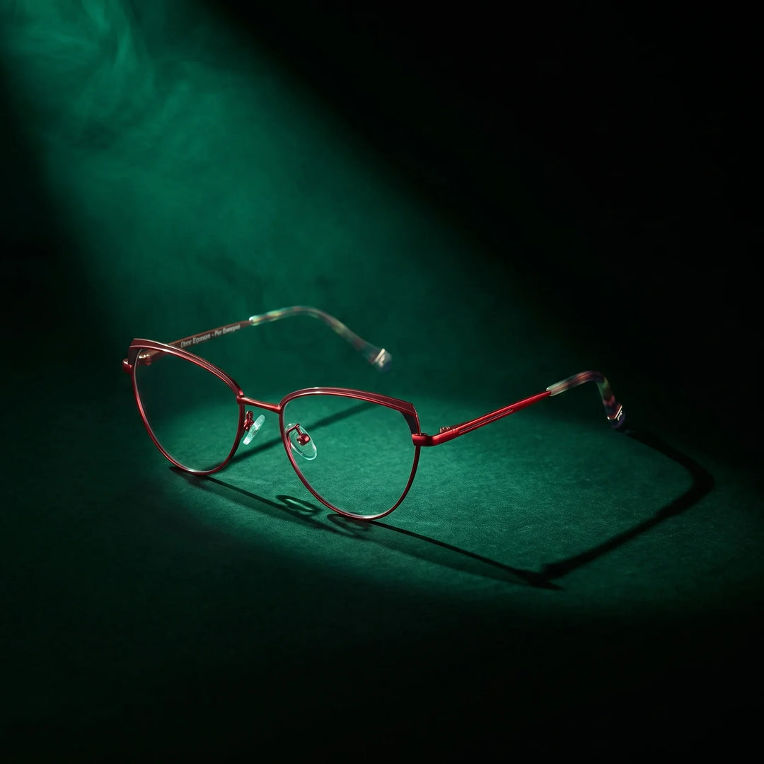 Anteojos Fiore 3983 en red black – bajo un haz de luz teatral
