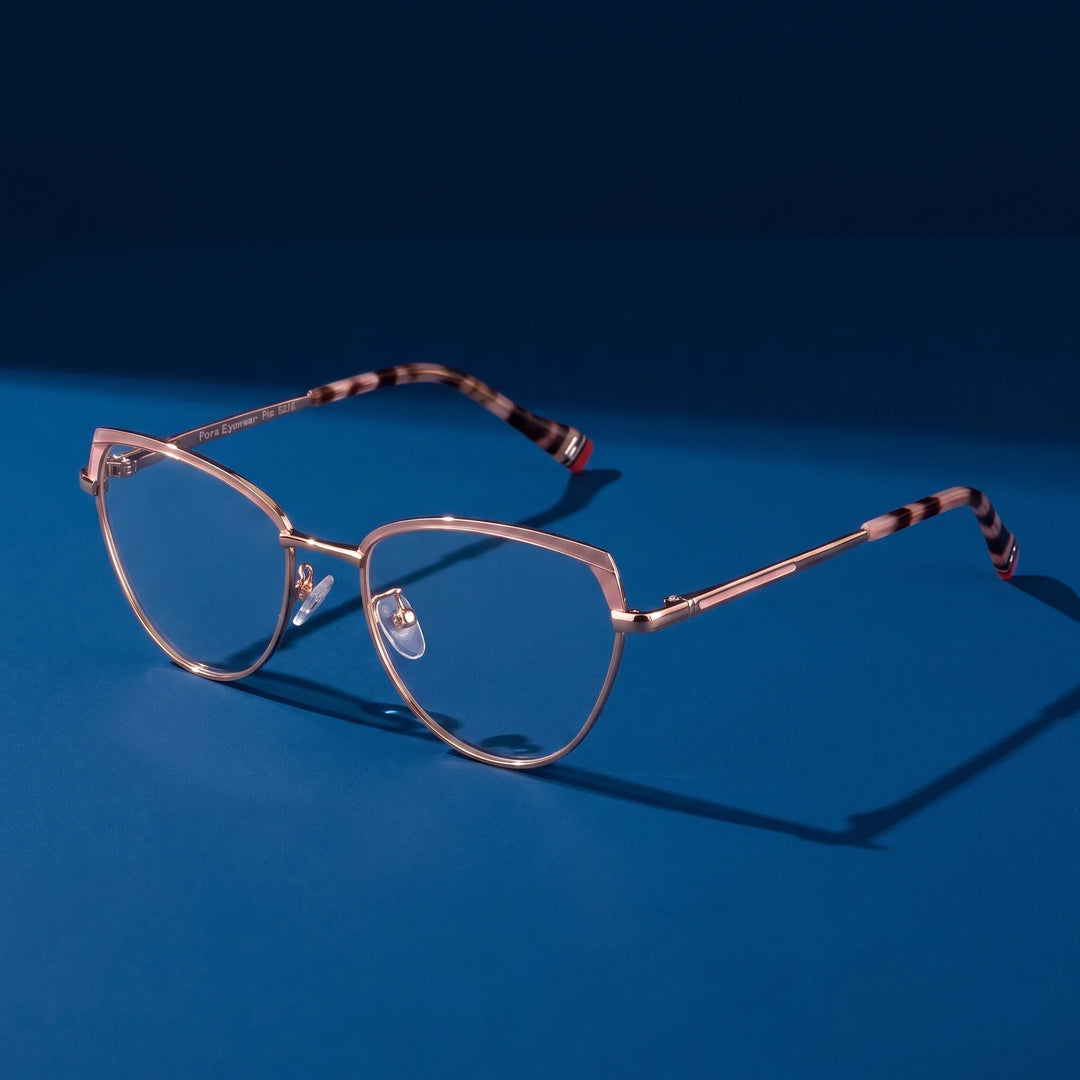 Anteojos Fiore 3983 en pink gold – hero still life against a deep midnight blue backdrop