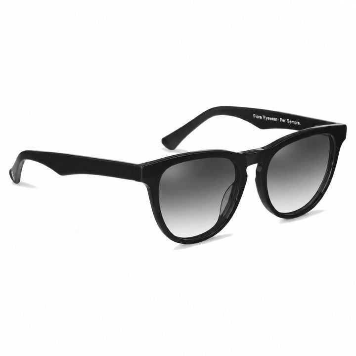 Lentes de sol Fiore 4488 Negro cristal Gradiente Gris polarizado vista tres cuartos unisex #color_gradiente-gris