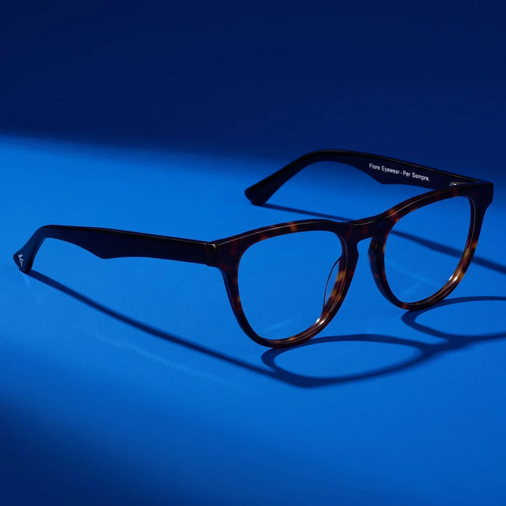 Anteojos Fiore 4488 en carey – hero still life against a deep cobalt backdrop
