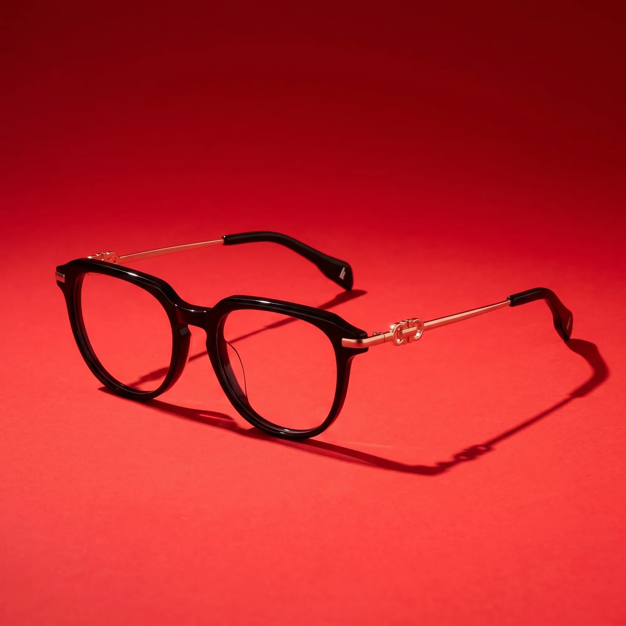 Anteojos Fiore 5409 en negro – editorial still life on a saturated vivid red set