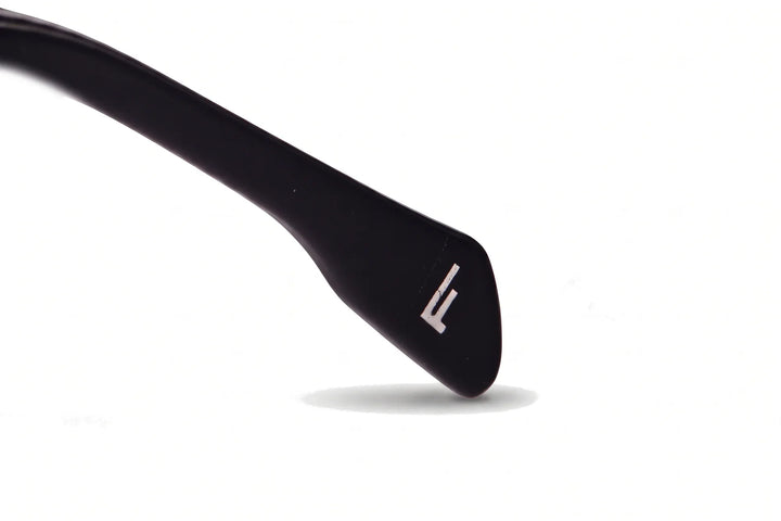 Anteojos Fiore 5409 en black brown – temple logo detail