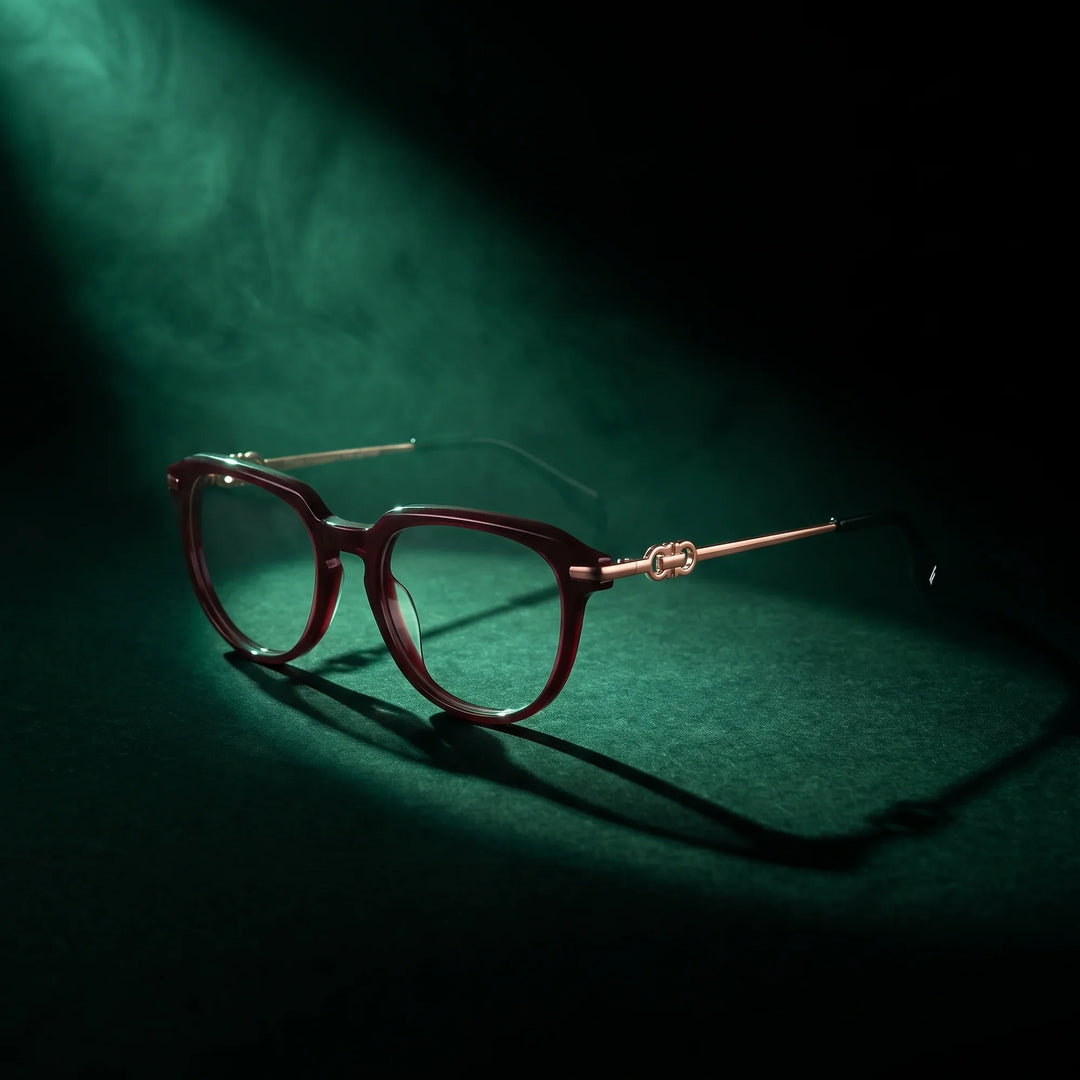 Anteojos Fiore 5409 en brown red – bajo un haz de luz teatral