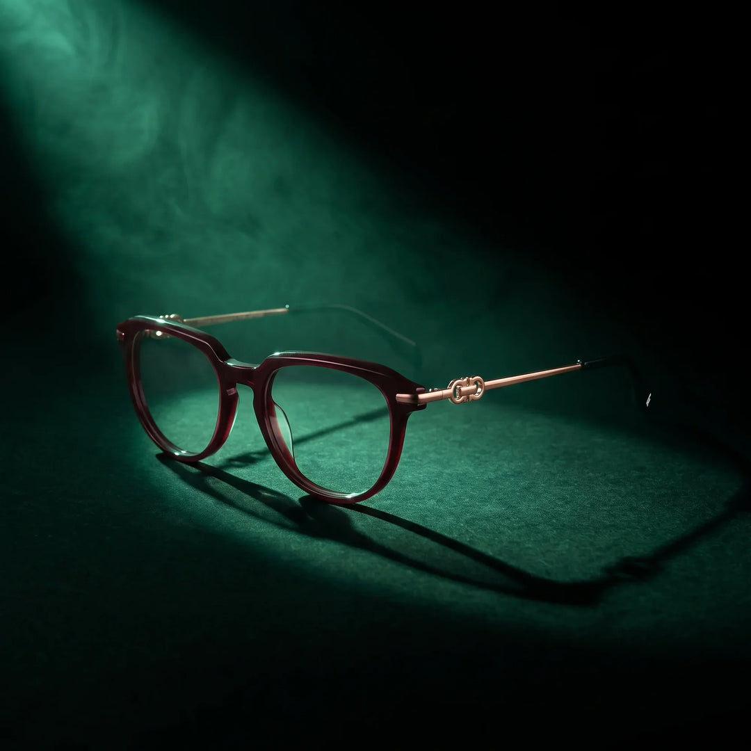 Anteojos Fiore 5409 en café rojo – bajo un haz de luz teatral