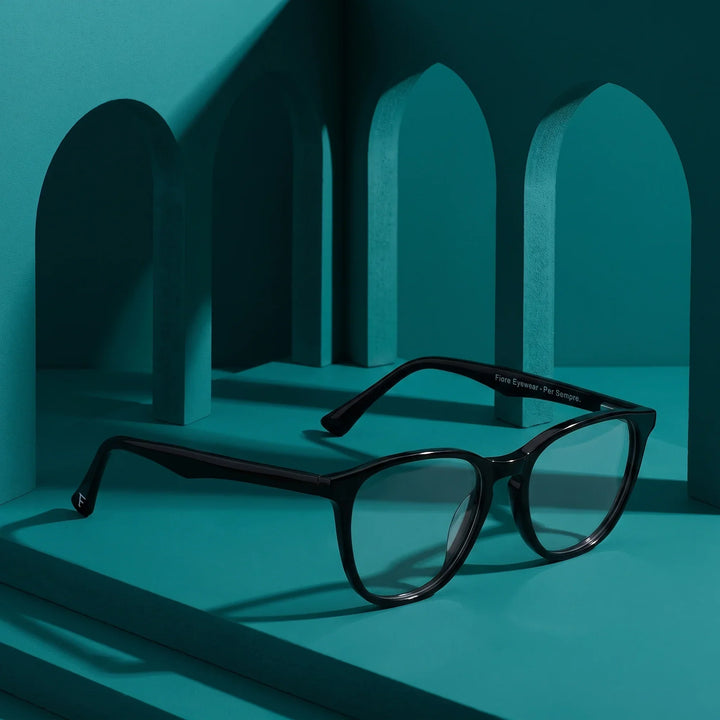 Anteojos Fiore 7046 en negro – still life among monochrome teal arches