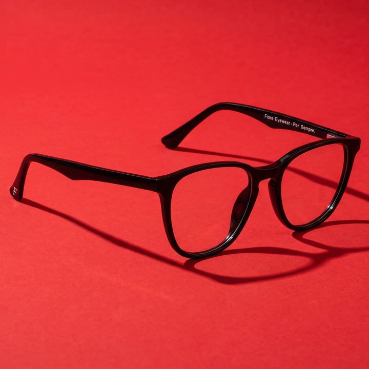 Anteojos Fiore 7046 en negro – editorial still life on a saturated vivid red set