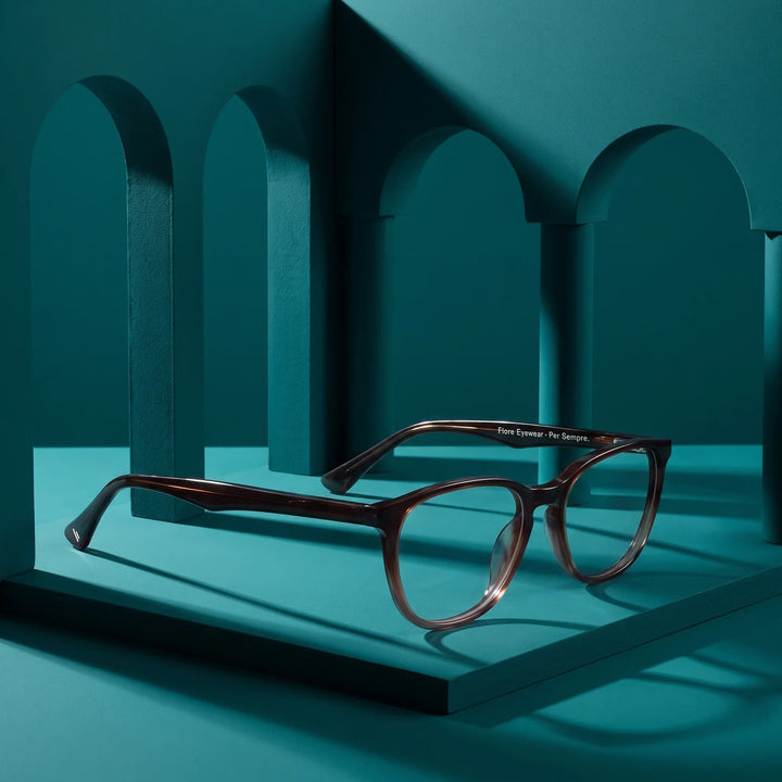 Anteojos Fiore 7046 en gradual brown – still life among monochrome teal arches