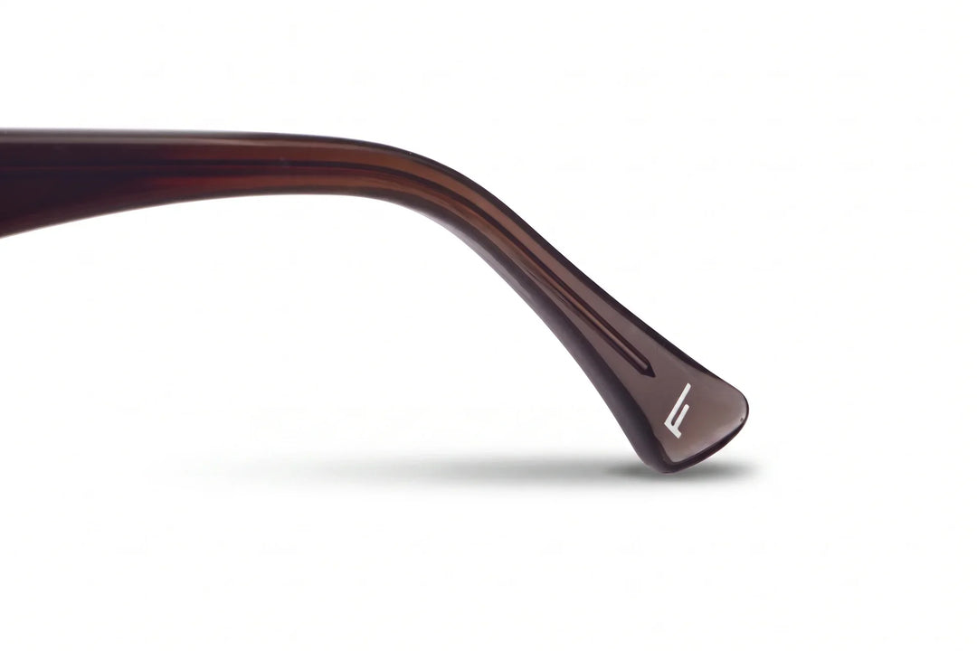 Anteojos Fiore 7046 en gradual brown – temple logo detail