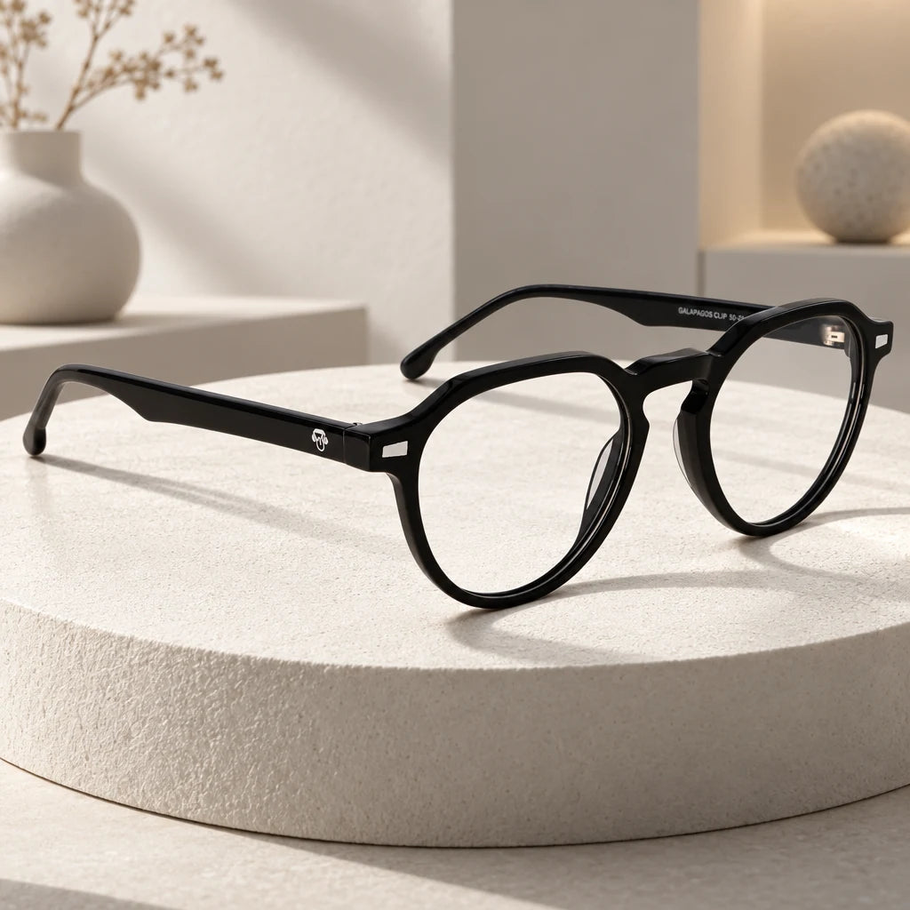 Lentes ópticos Bonoboss Galápagos Negro sobre madera y rocas junto al mar al atardecer #editorial_lifestyle3 #color_negro