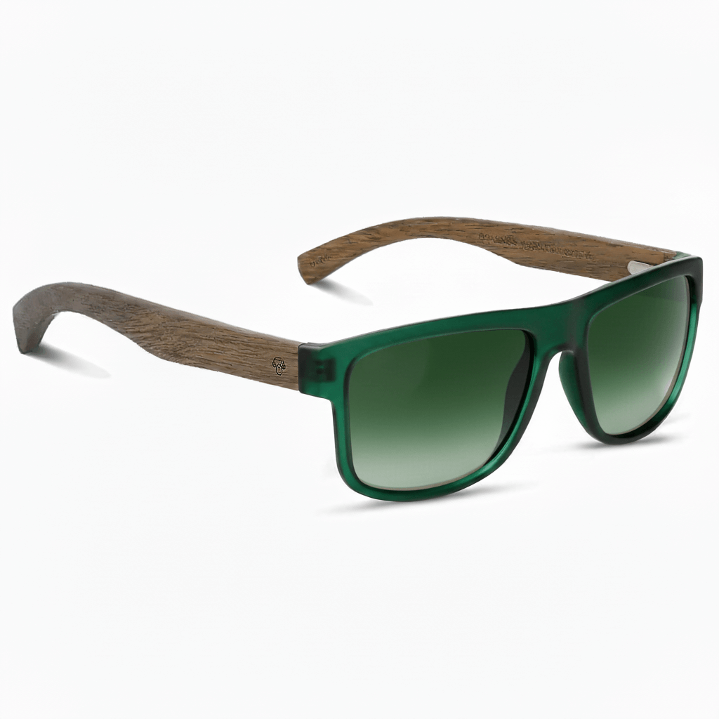 anteojos gafa de sol polarizada sustentable ecologica de plastico reciclado bonoboss modelo aukan forest verde con lentes polarizadas de color degrade verde foto angulada #color-marco_forest