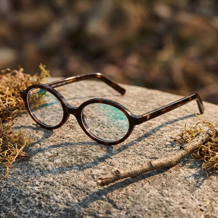 Lentes opticos Guapi Carey sobre piedra patagonica natural antirreflex receta optica bio-acetato Bonoboss #editorial_patagonica #color_carey