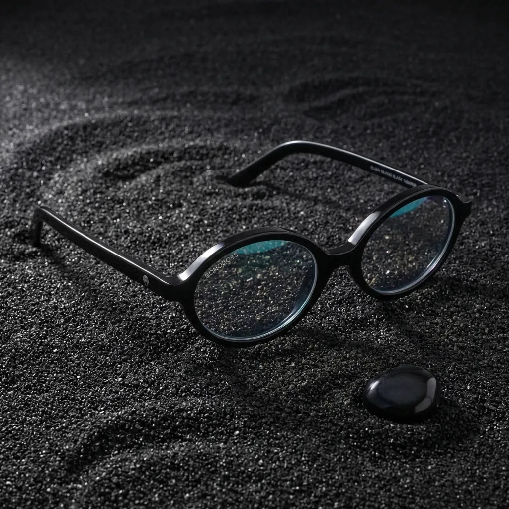 Lentes opticos Guapi Island Negro sobre arena negra volcanica antirreflex receta optica bio-acetato Bonoboss #editorial_arena-negra #color_negro