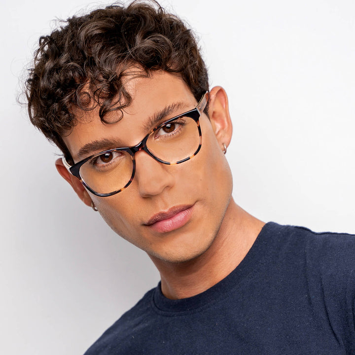 Modelo Hanga Roa armazón óptico tono carey clásico frontal unisex #color_carey