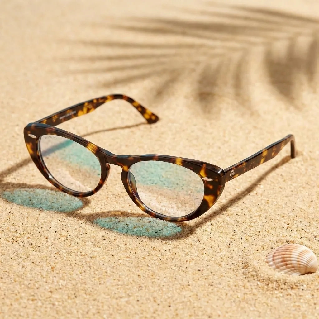 Lentes opticos Havana Carey sobre arena dorada superficie natural antirreflex receta optica bio-acetato Bonoboss #editorial_arena-dorada #color_carey