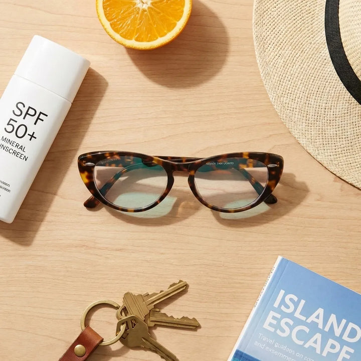 Lentes opticos Havana Carey flat lay accesorios esenciales verano antirreflex receta optica bio-acetato Bonoboss #editorial_summer-essentials #color_carey
