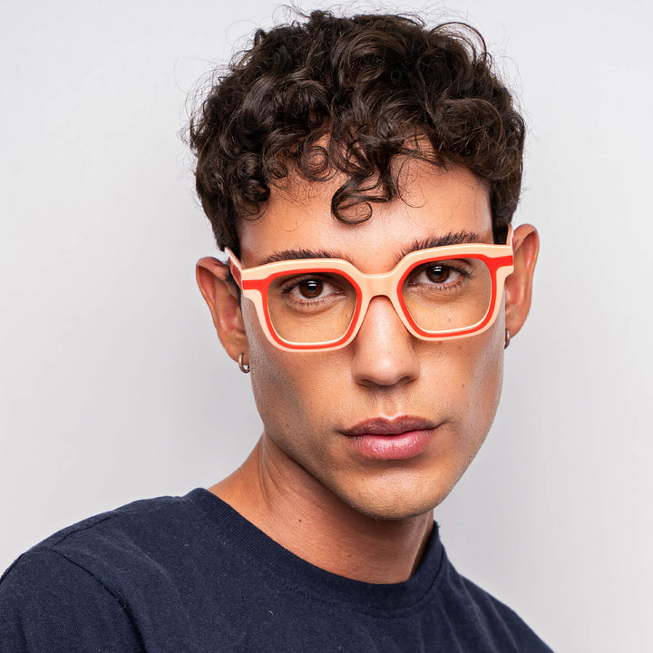 modelo hombre con lentes opticos de moda  con receta y filtro de luz azul anteojos rosados #color_rosado