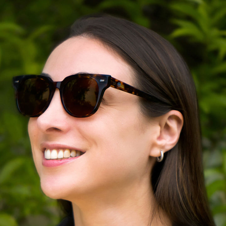 anteojos de sol polarizados de color carey para mujer de moda