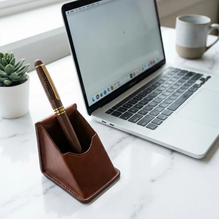 Lápiz de madera premium workspace minimalista con laptop Bonoboss