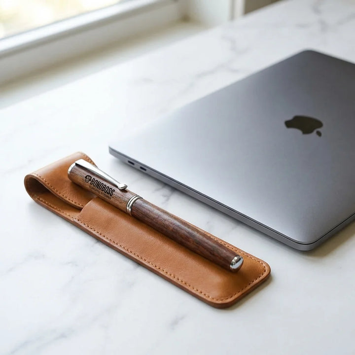 Lápiz de madera premium workspace minimalista con laptop Bonoboss