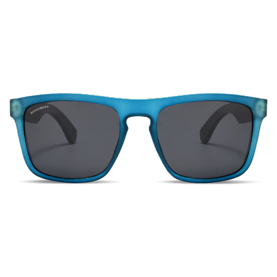 lentes de sol polarizados para hombre y mujer rectangulares de color azul con patas de madera natural sustentable. Marco de plastico reciclado con lentes polarizadas