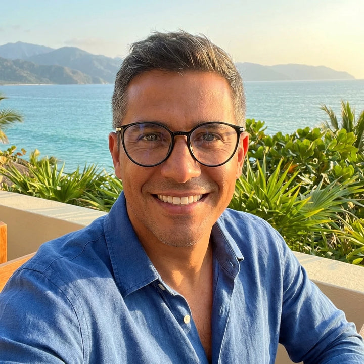 Profesional trabajando todo el dia lentes lectura Hanga Roa Black proteccion completa luz azul UV antirreflejo Bonoboss