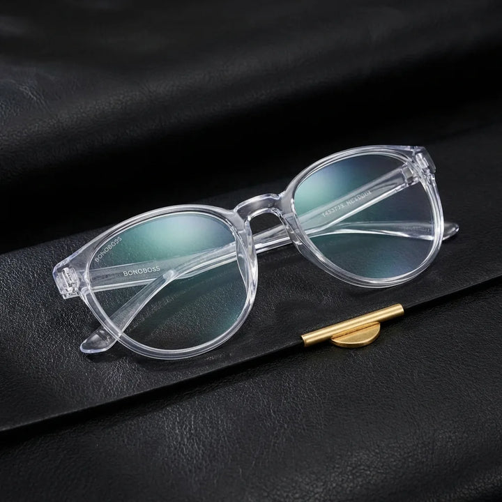 Lentes ópticos Ashley Transparente sobre cuero negro con detalle brass dorado calidad premium receta Bonoboss #editorial_banner_confianza #color_transparente