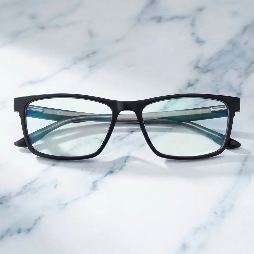 Lentes ópticos Canelo Negro sobre mármol blanco elegante calidad premium receta Bonoboss #editorial_banner_confianza #color_negro