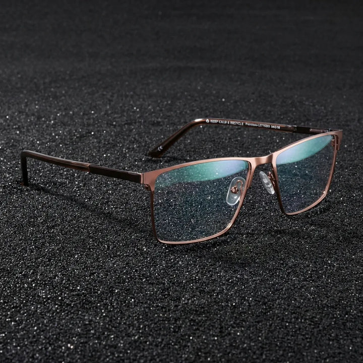 Lentes ópticos Francisco Brown sobre arena volcánica texturizada diseño sustentable Bonoboss #editorial_sustentabilidad #color_brown