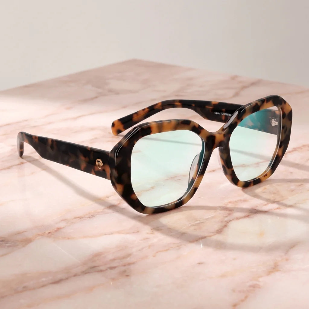 Lentes ópticos Gaia Oversize Carey sobre superficie premium calidad premium receta Bonoboss #editorial_banner_confianza #color_carey