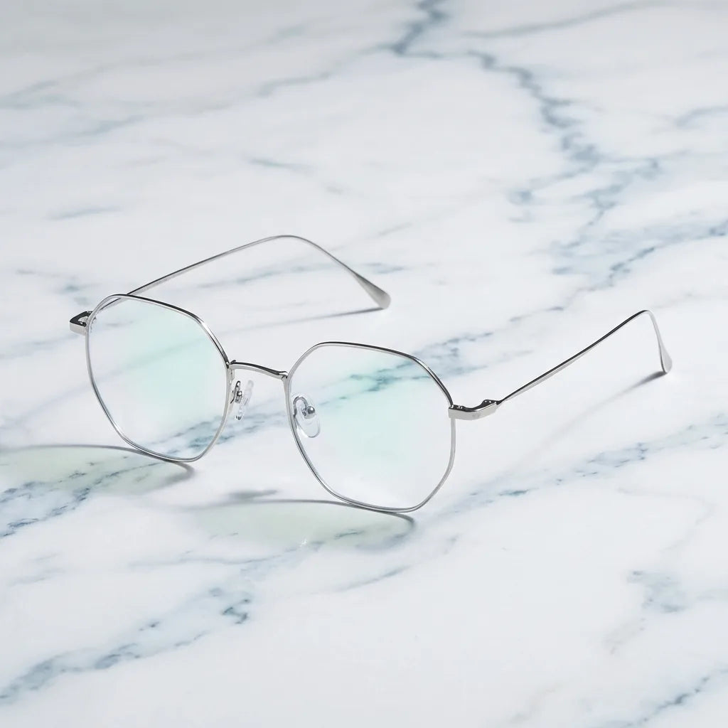 Lentes ópticos Galapagos Magnet Silver sobre mármol blanco elegante armazón premium Bonoboss #editorial_armazon #color_silver