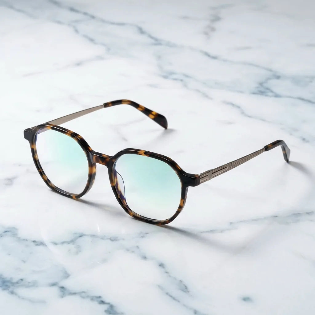 Lentes ópticos Galapagos Carey sobre mármol blanco elegante armazón premium Bonoboss #editorial_armazon #color_carey